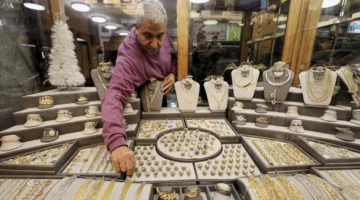 تراجع أسعار الذهب 10 جنيهات وسط ترقب تحركات الفيدرالي